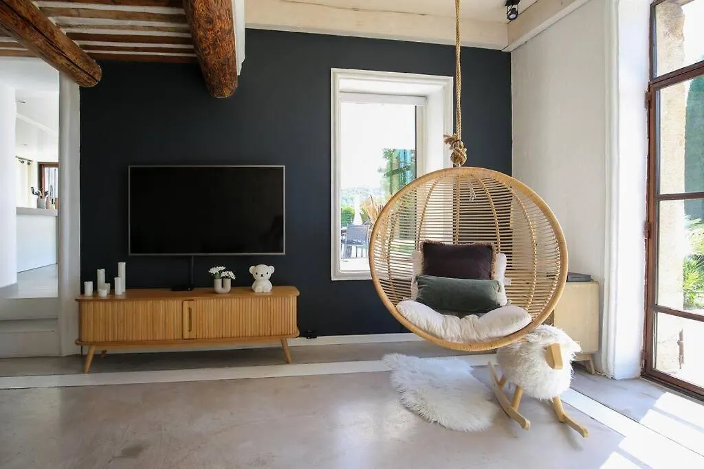 Вилла Superbe Mas Contemporain Au Pied Du Luberon Шеваль Блан