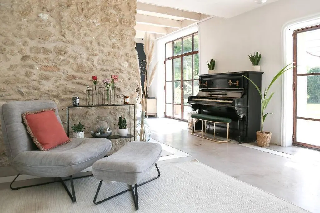 Вилла Superbe Mas Contemporain Au Pied Du Luberon Шеваль Блан Франция