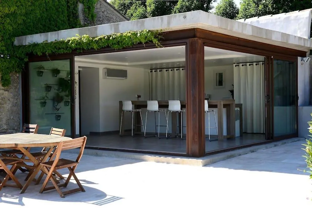Вилла Superbe Mas Contemporain Au Pied Du Luberon Шеваль Блан Франция